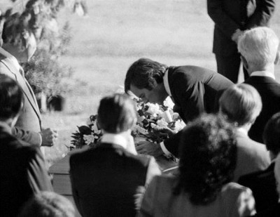gty_natalie_wood_funeral_nt_111118_ssh