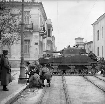Βρετανικό άρμα στην Αθήνα κατά την περίοδο των Δεκεμβριανών
