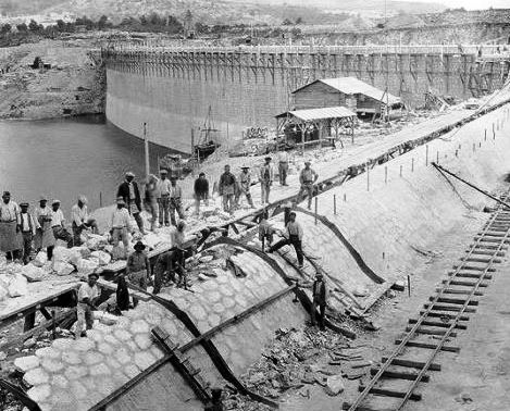 Για την κατασκευή του έργου εργάστηκαν συνολικά περίπου 900 εργάτες