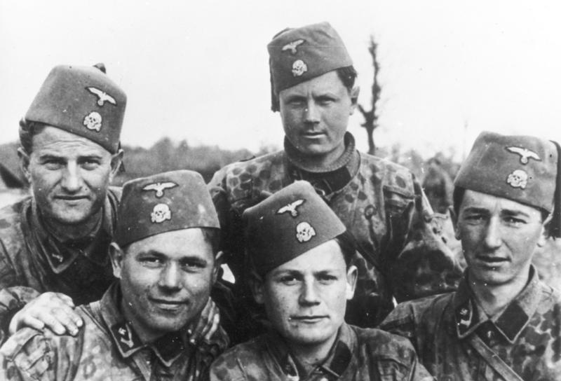 Άνδρες της Μεραρχίας Ηandschar. Έφεραν γερμανικές στολές και εξοπλισμό και φορούσαν το χαρακτηριστικό μουσουλμανικό φέσι. 
