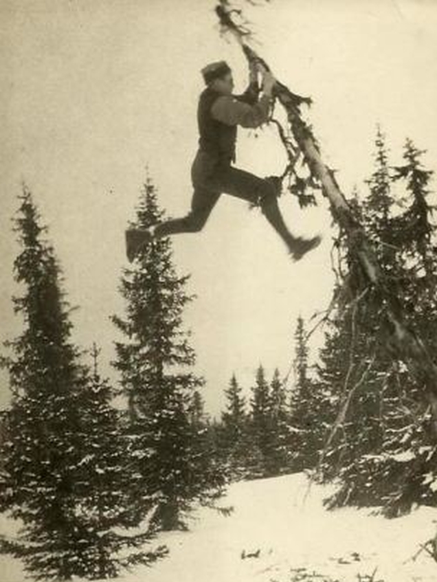 Φωτο : Ο Σβεν Σομ δείχνει πως πηδούσε από δέντρο σε δέντρο για να μην αφήνει ίχνη πίσω του 