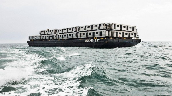 Subway-Carriages-Into-The-Ocean 1