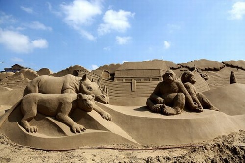 Impressive-sand-sculpters-1
