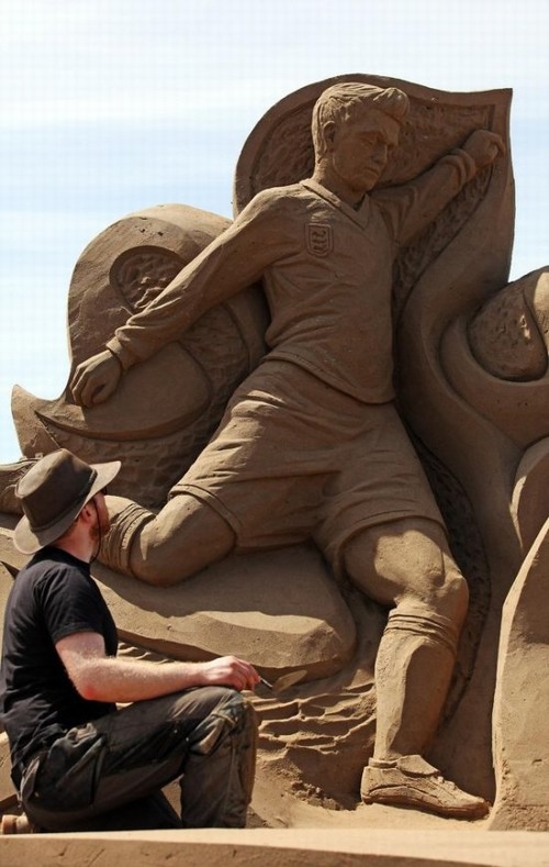 Impressive-sand-sculpters-7