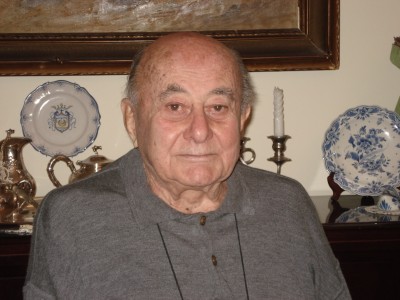 Ο Θεόδωρος Μανωλόπουλος. Ο πόλεμος τον βρήκε σπουδαστή στη Σχολή Ναυτικών Δοκίμων.