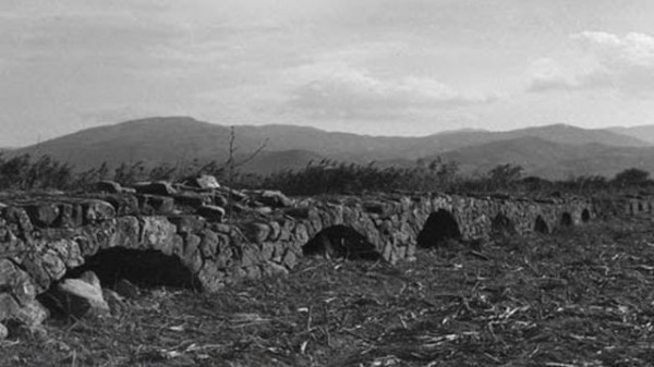 Στα σημεία αυτά στην περιοχή Παναιτωλίου, δηλαδή και στις άκρες του αγροτικού δρόμου, υπάρχουν σήμερα σκόρπιες πέτρες, όσες απέμειναν από το καλντερίμι των γεφυριών και διάσπαρτες σε μεγάλο μήκος. 