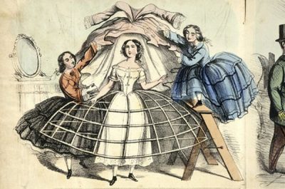 Το βασανιστικό ρούχο που φορούσαν οι γυναίκες τον 19ο αιώνα. Ευθύνεται για  τραυματισμούς και θανάτους γυναικών. Λιποθυμούσαν, υπέφεραν και προκαλούσαν  πολλές ζημιές αλλά και βλάβες σε ζωτικά τους όργανα - ΜΗΧΑΝΗ ΤΟΥ