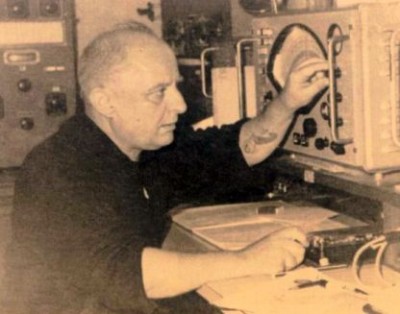 Στα 29 του ο Καββαδίας πήρε το δίπλωμα του ασυρματιστή και από τότε δε σταμάτησε να ταξιδεύει
