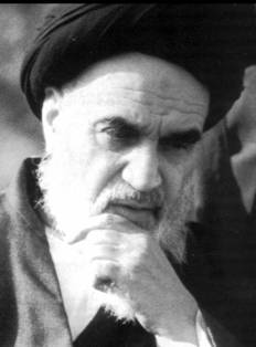 Ο θρησκευτικός ηγέτης Αγιατολάχ Χομεινί καθοδηγούσε την επανάσταση