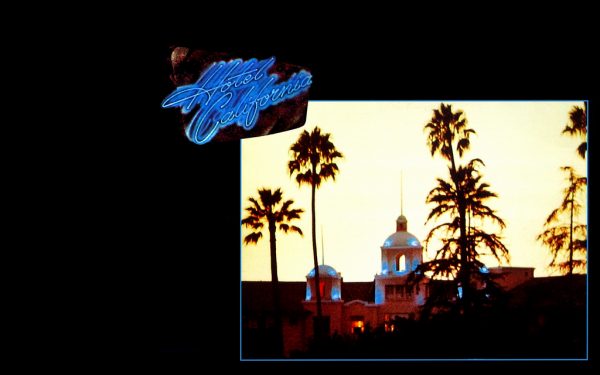 “Hotel California”. Το σπουδαίο τραγούδι των “Eagles” που κατηγορήθηκε ως ύμνος στον σατανά. Τι απάντησε το συγκρότημα για το “σατανικό εξώφυλλο”
