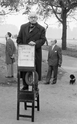 SPEAKERS-CORNER-HYDE-PARK-LONDON-1959-1-C31345