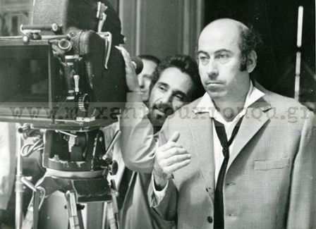 Ο Θανάσης Βέγγος και ο σκηνοθέτης Ντίνος Κατσουρίδης στα γυρίσματα μίας από τις πολλές ταινίες που έκαναν μαζί