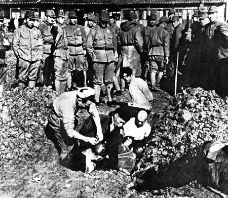 Οι Ιάπωνες στρατιώτες έθαβαν ζωντανούς τους Κινέζους αμάχους