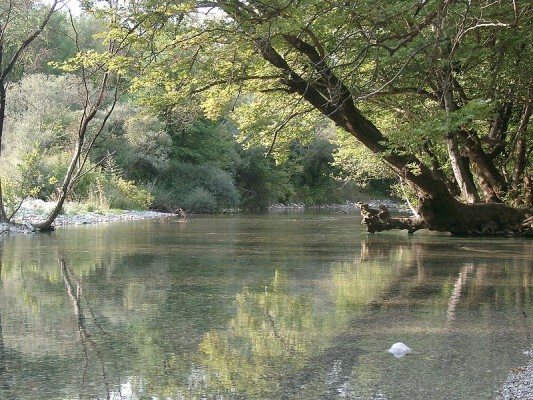 http://www.mixanitouxronou.gr/wp-content/uploads/2014/02/Vikos_river_Epirus_Greece-533x400.jpg