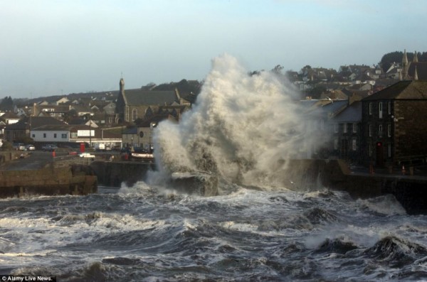 Winds_Buildings on the sea front in Porthleven, Cornwall