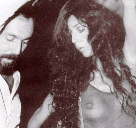 «Εσύ και εσύ, μέσα. Εσύ άντε να πλυθείς». Studio 54. Η σκληρή “πόρτα”, τα όργια και οι συλλήψεις των ιδιοκτητών της