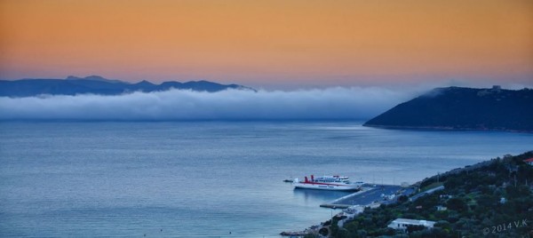 νότιος Ευβοϊκός, στο λιμανι της Αγ.Μαρίνας. Απέναντι τα Βερδούγια και τα Στουρονήσια.