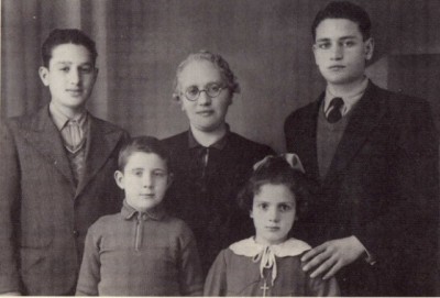 Oikogeneia Glezou
