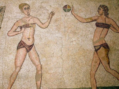 Οι γυναίκες στη Ρώμη φορούσαν μπικίνι, έκαναν μακιγιάζ, αποτρίχωση και είχαν πολλά καλλυντικά. Τι διαφορά είχε η τήβεννος από τον γυναικείο χιτώνα