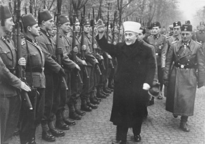 Φέσι και αγκυλωτός σταυρός. Mουσουλμάνοι εθελοντές με γερμανικές στολές, εκπαίδευση και εξοπλισμό, πολέμησαν στο πλευρό των Waffen SS