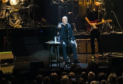 Ο Φιλ Κόλινς των Genesis λατρεύει τη στρατιωτική ιστορία και έχει δωρίσει δεκάδες πολεμικά κειμήλια σε μουσείο