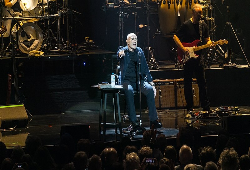 Ο Φιλ Κόλινς των Genesis λατρεύει τη στρατιωτική ιστορία και έχει δωρίσει δεκάδες πολεμικά κειμήλια σε μουσείο
