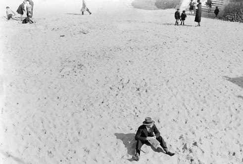 sandy beach. USA. 1920s.