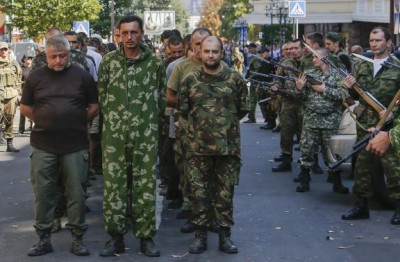 Ουκρανοί αιχμάλωτοι στο Ντονέσκ.