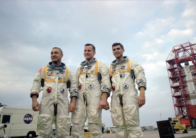Οι τραγικοί αστροναύτες του Apollo 1. Πρώτα “προσθαλασσώθηκαν” με επιτυχία στην πισίνα και μετά πέθαναν από ασφυξία μέσα στο πιλοτήριο