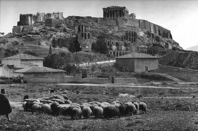Ποια περίοδο η Ελλάδα δεν είχε πλούσιους και εργατική τάξη; Δεν υπήρχαν δρόμοι και το 40% ήταν αναλφάβητοι