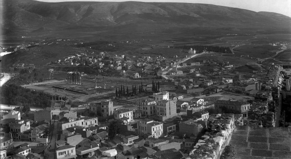 Î ÎÎ¸Î®Î½Î± ÏÎ¿Ï ÏÎ¬ÏÎ±Î¼Îµ ÏÏÏÎ¿Î³ÏÎ±ÏÎ·Î¼Î­Î½Î· Î±ÏÏ ÏÎ· ÎÎºÏÏÏÎ¿Î»Î· ÎºÎ±Ï' ÎµÎºÏÎ¯Î¼Î·ÏÎ· ÏÎ¿ 1910. Î£ÏÎ¿ Î²Î¬ÏÎ¿Ï Î¿ Î½Î±ÏÏ ÏÎ¿Ï Î¿Î»ÏÎ¼ÏÎ¯Î¿Ï ÎÎ¹ÏÏ ÎºÎ±Î¹ Î¿ ÏÎµÏÎ¼Î­Î½Î¿Ï ÎºÎ¯Î¿Î½Î±Ï 