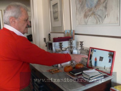 Ο ποιητής Τίτος Πατρίκιος στα 16 του χρόνια στήθηκε στο εκτελεστικό απόσπασμα από Έλληνες συνεργάτες των Γερμανών. Τον έσωσε μια κοπέλα που τόλμησε να τον φιλήσει