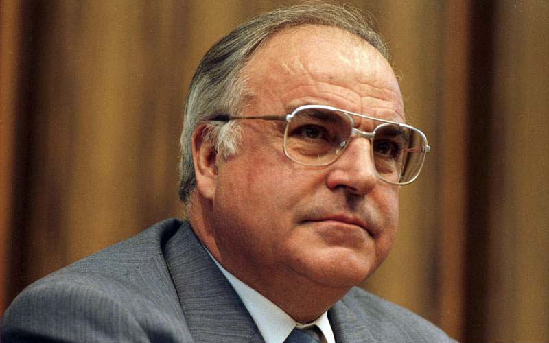 Πώς ο καγκελάριος Χέλμουτ Κολ κορόιδεψε το 1990 την Αθήνα για τις πολεμικές αποζημιώσεις. Αποκαλυπτικό άρθρο του γερμανικού περιοδικού Spiegel για την αδικία σε βάρος των Ελλήνων (βίντεο)