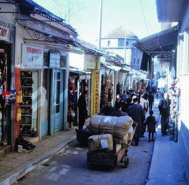 Η οδός Πανδρόσου τραβηγμένη από τον καθηγητή Οικονομόπουλο