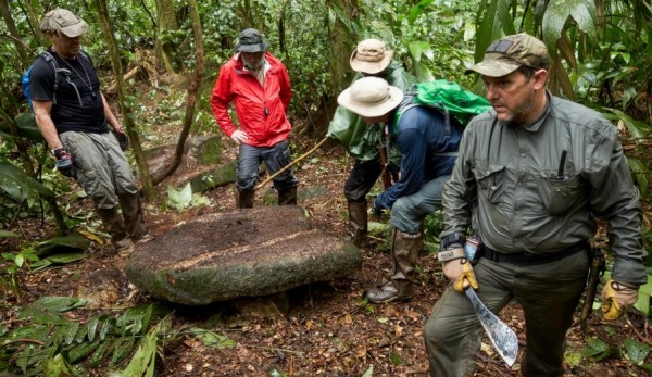 Οι ερευνες στην ζούγκλα έγιναν με την συνδρομή Βρετανών κομάντο.