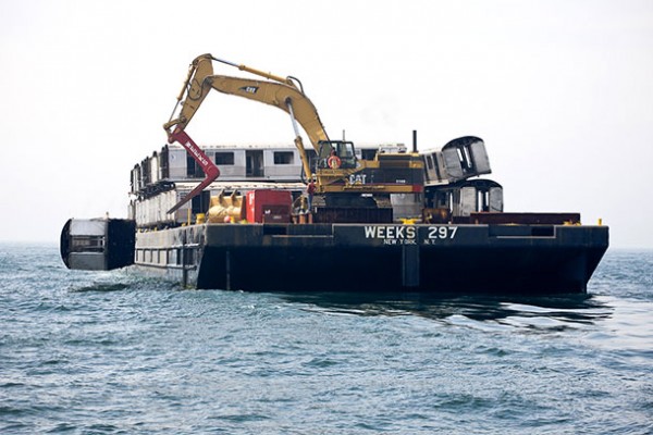 Subway-Carriages-Into-The-Ocean 2