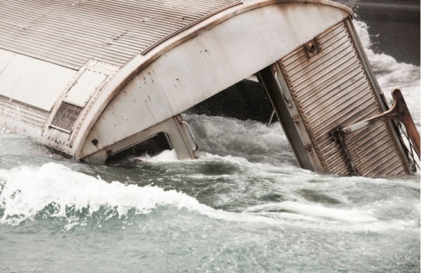 Subway-Carriages-Into-The-Ocean 5