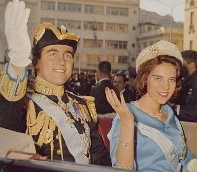 Δανοί φοιτητές απαιτούν η προίκα της πριγκίπισσας Άννας Μαρίας να δοθεί για να χτιστούν σχολεία. Καταγγέλουν τη “φιλοχιτλερικη Φρειδερίκη και το καθεστώς Καραμανλή”