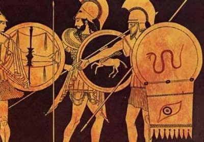 Τόσο στην Σπάρτη όσο και στην Αθήνα υπήρχε ταύτιση των εννοιών πολίτη-οπλίτη.