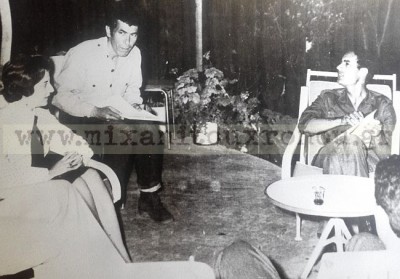 Η μεταμεσονύχτια συνέντευξη του Καντάφι στην Αλεξάνδρα Στεφανοπούλου το 1972 μέσα στην έρημο. Ο Συνταγματάρχης έξυνε τα νύχια των ποδιών του και η φρουρά χειροκροτούσε