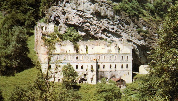 Η μονή του Αγίου Ιωάννου Βαζελώνα στην περιοχή της Ματσούκας του νομού Τραπεζούντας, το 1997
