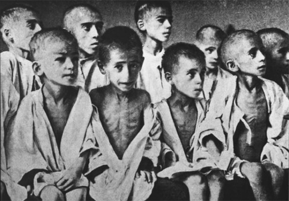 Παιδιά αποστεωμένα από τον λιμό της Ελλάδα, το 1941
