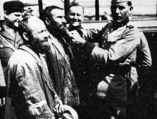 Αξιωματικός των Ναζί στο γκέτο του Μιεντζίρζετς-Ποντλάνσκι
