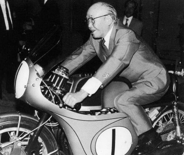 Ο Soichiro Honda, ιδρυτής της κατασκευάστριας εταιρίας αυτοκινήτων και μοτοσυκλετών Honda. 