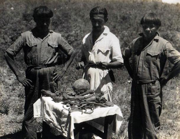  ο Ορλαντο Βίλας Μποας με δυο Ινδιάνους και πιθανόν τα οστά του Φόσετ , 1952 