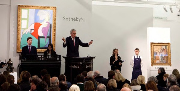 Η αίθουσα δημοπρασιών του οίκου Sotheby στο Λονδίνο.