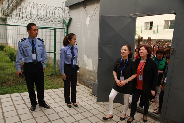 Από την "προγραμματισμένη" επίσκεψη στην φυλακή Hubei