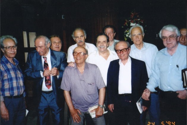 Συνάντηση των επιζώντων δραπετών το 1994. από αριστερά: Λ. Τζεφρώνης, Κ. Τσακίρης, Π. Ροδάκης, Α. Μπαρτζώκας, Γ. Χατζηπέτρου, Γκ. Βερναρδής, Β. Βαρδινογιάννης, Στ. Σιδέρης, Κ. Λιναρδάτος, Α. Βελής, Κ. Φίλης.