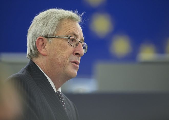 "Κανείς δεν μπορεί να θέλει να πετάξει την Ελλάδα έξω από την Ευρώπη", τόνισε ο Ζαν Κλοντ Γιούνκερ, μιλώντας στο Ευρωπαϊκό Κοινοβούλιο στο Στρασβούργο. "Το μπαλάκι στη χώρα μας", το κεντρικό μήνυμα 