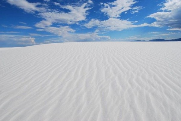 Η εντυπωσιακή λευκή άμμος αποτελεί πόλο έλξης για τουρίστες στο Νέο Μεξικό